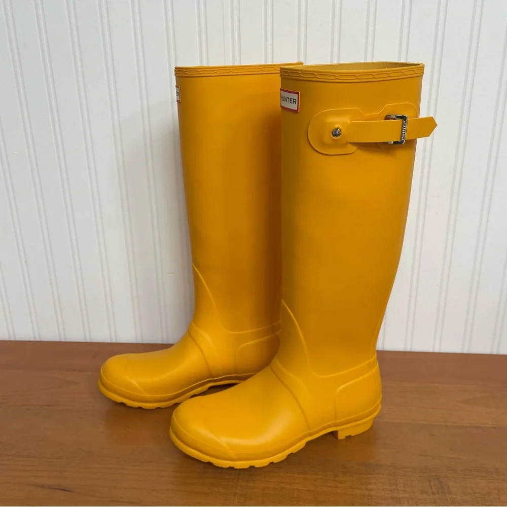 Hunter Boots Tall Size 8 Waterproof Classic Women's Yellow Rubber Rain Boots - Picture 2 of 7